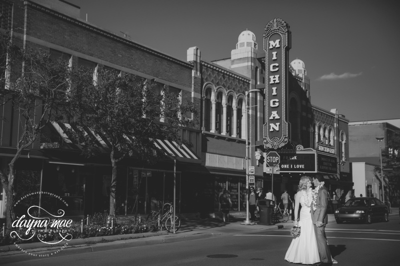 14- michigan-theather-wedding-photographer